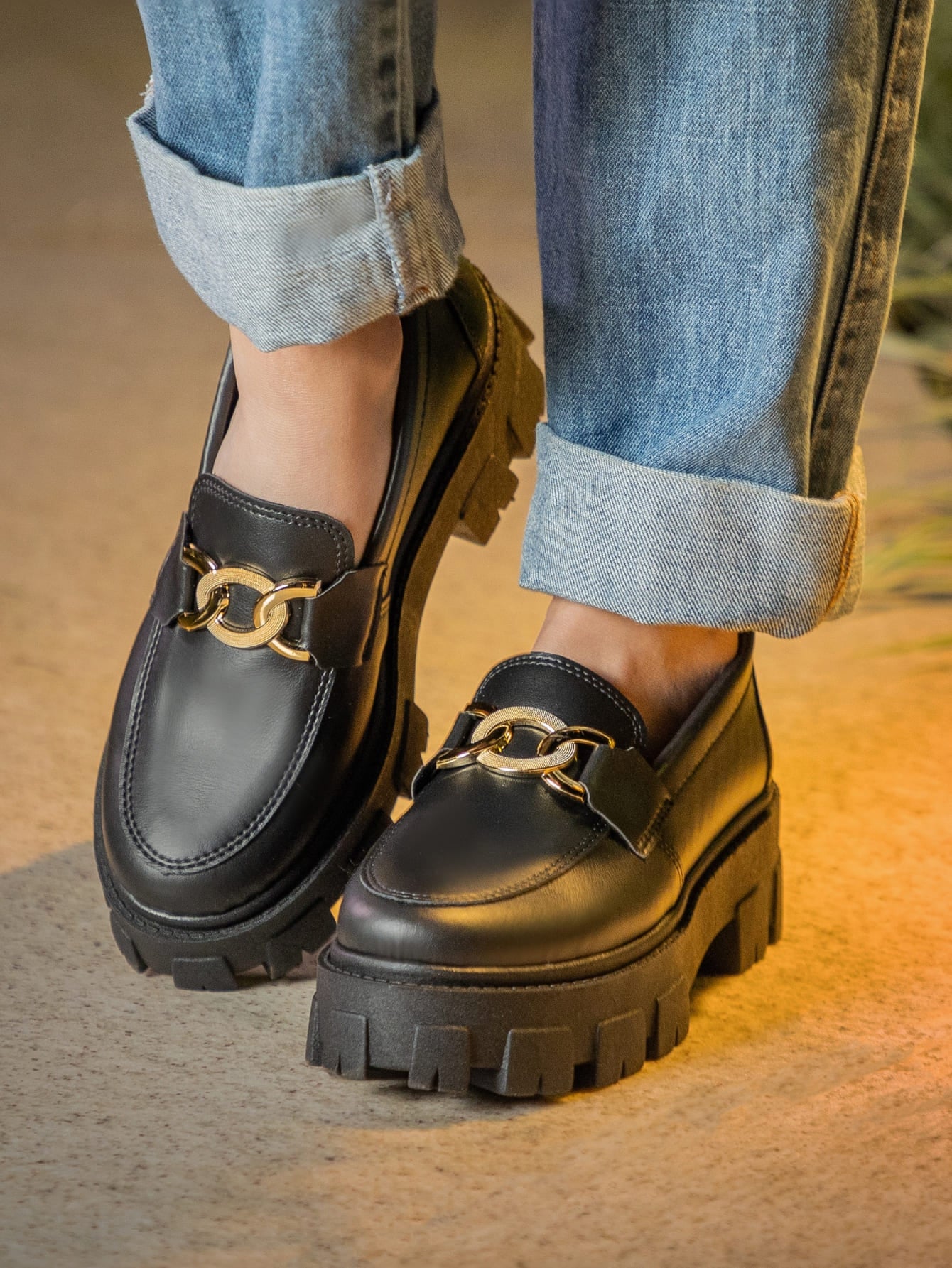 GuGi Mocassim Tratorado Blogueira Feminino Sapato Com Metal Dourado GuGi Com Solado Alto Leve Plataforma 403-GG