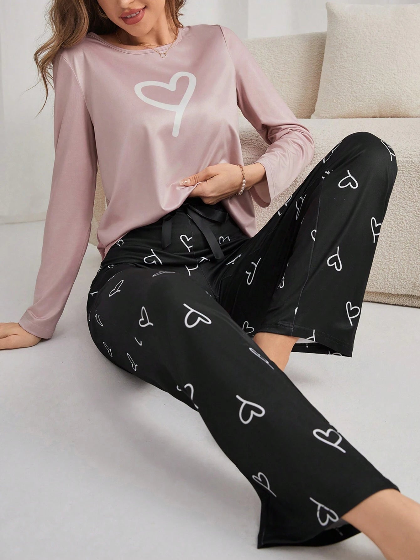 Conjunto de Pijama Feminino com Estampa de Coração, Manga Longa e Calça