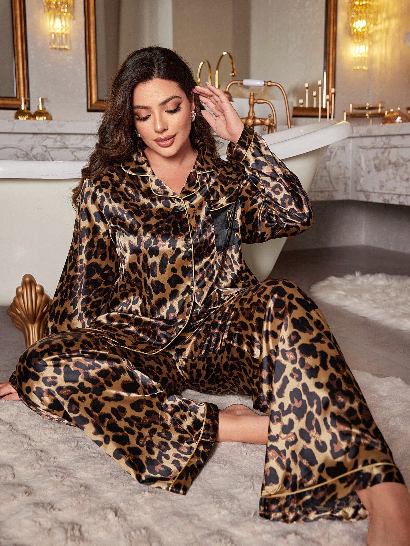 LuxeNights Conjunto de Roupas de Dormir de Seda Sintética Elegante com Bordado e Bolso em Estampa de Leopardo, Plus Size, Férias