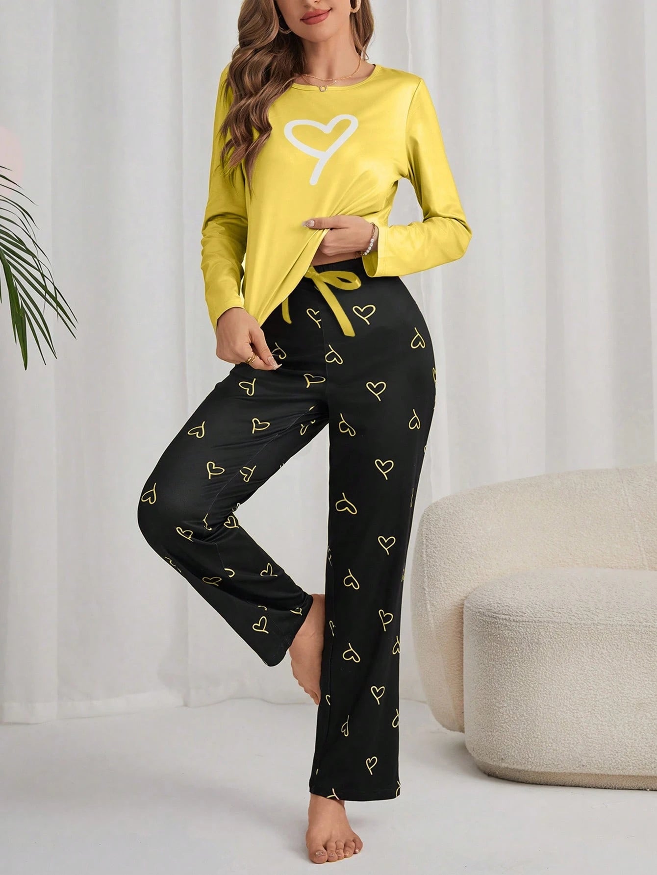 Conjunto de Pijama Feminino com Estampa de Coração, Manga Longa e Calça