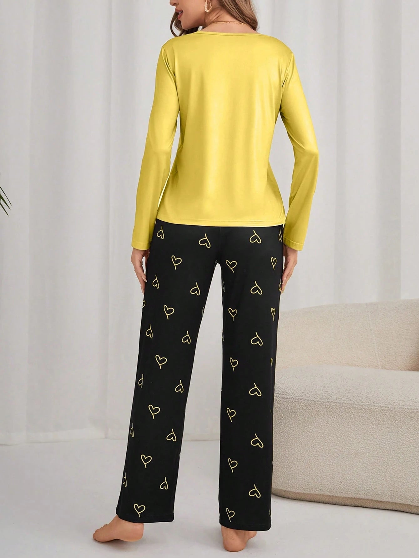 Conjunto de Pijama Feminino com Estampa de Coração, Manga Longa e Calça