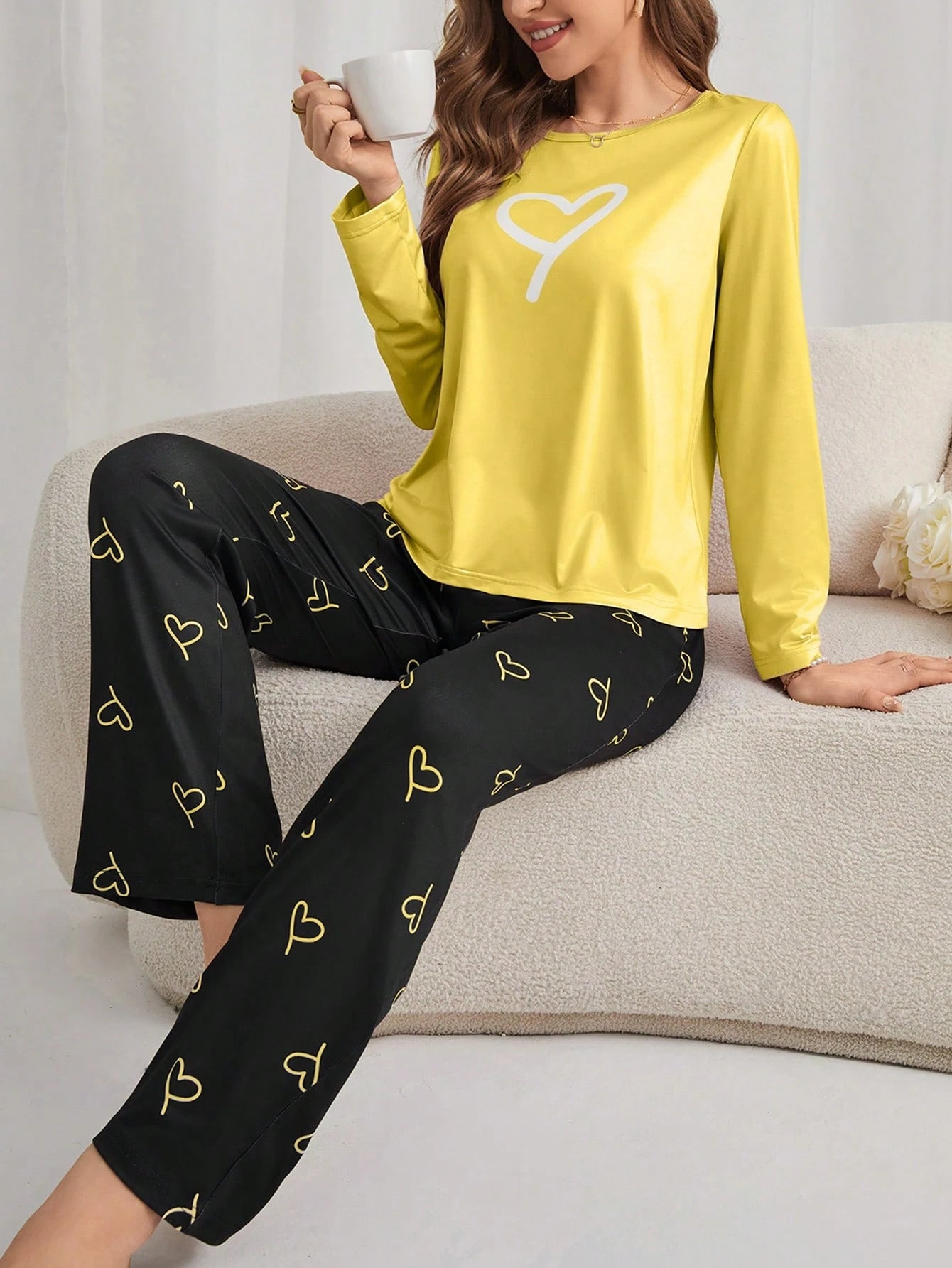 Conjunto de Pijama Feminino com Estampa de Coração, Manga Longa e Calça