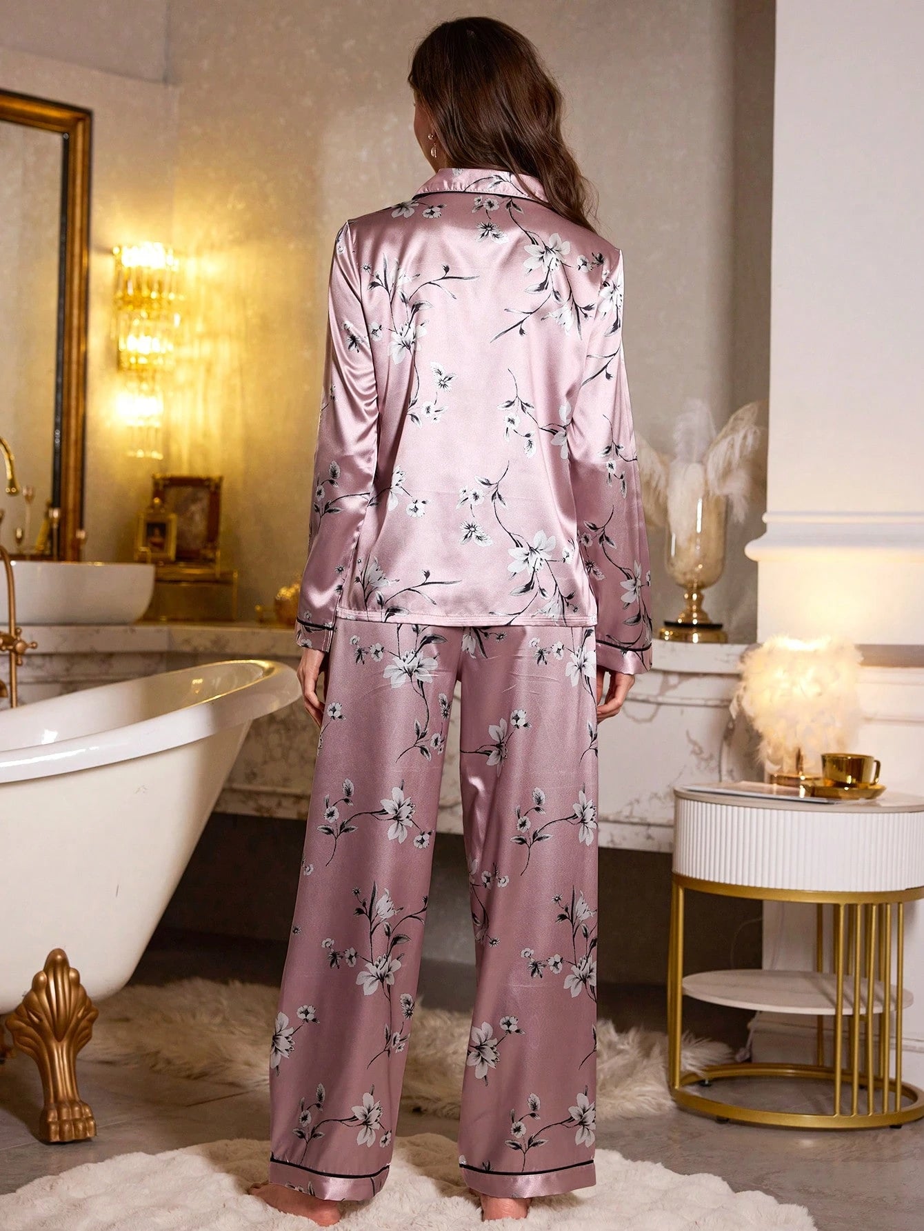 Pijama Feminino de Seda Floral Rosé com Manga Longa e Calça – Nelima