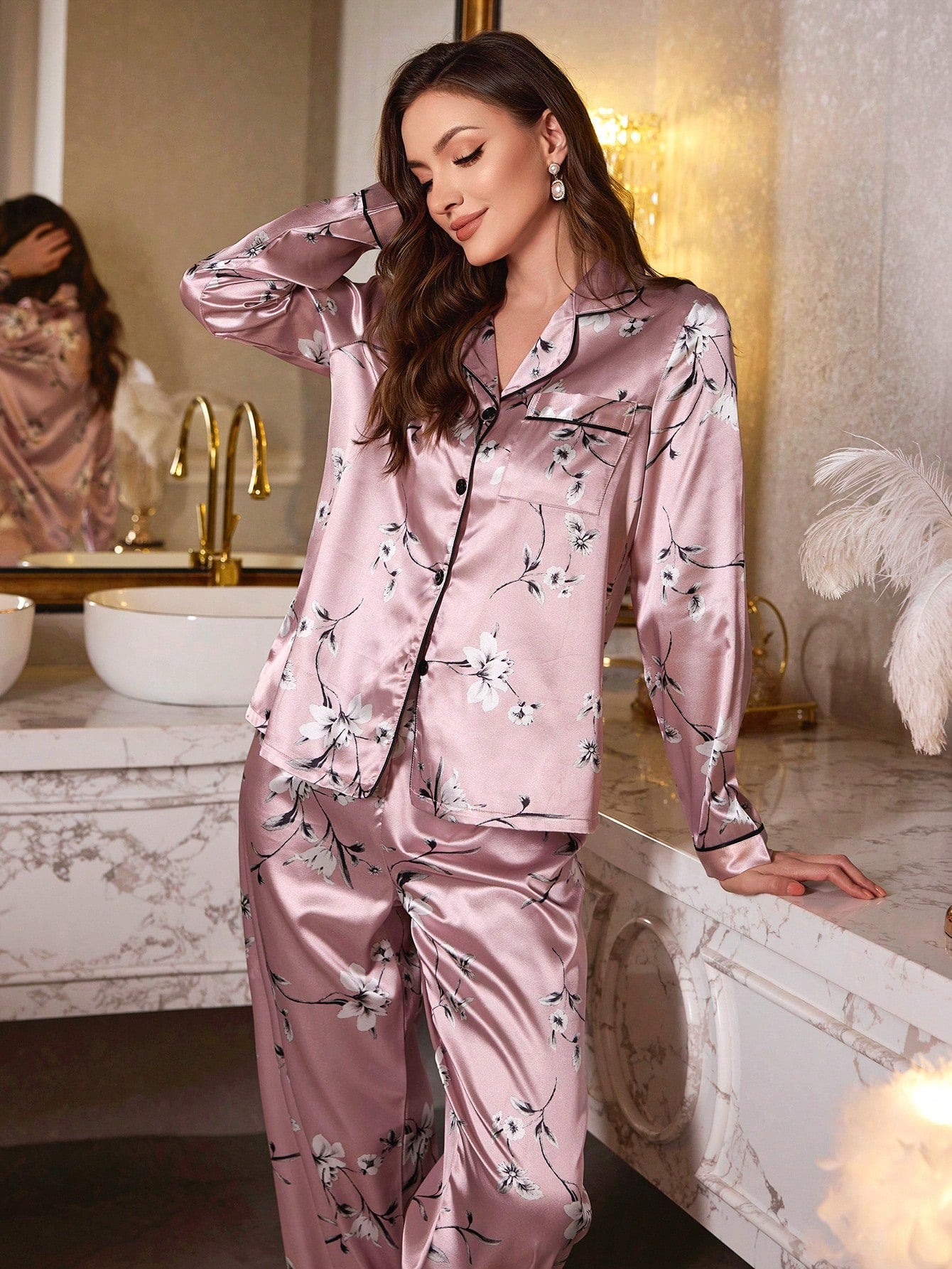 Pijama Feminino de Seda Floral Rosé com Manga Longa e Calça – Nelima