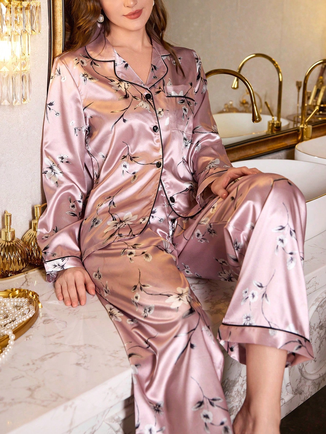 Pijama Feminino de Seda Floral Rosé com Manga Longa e Calça – Nelima