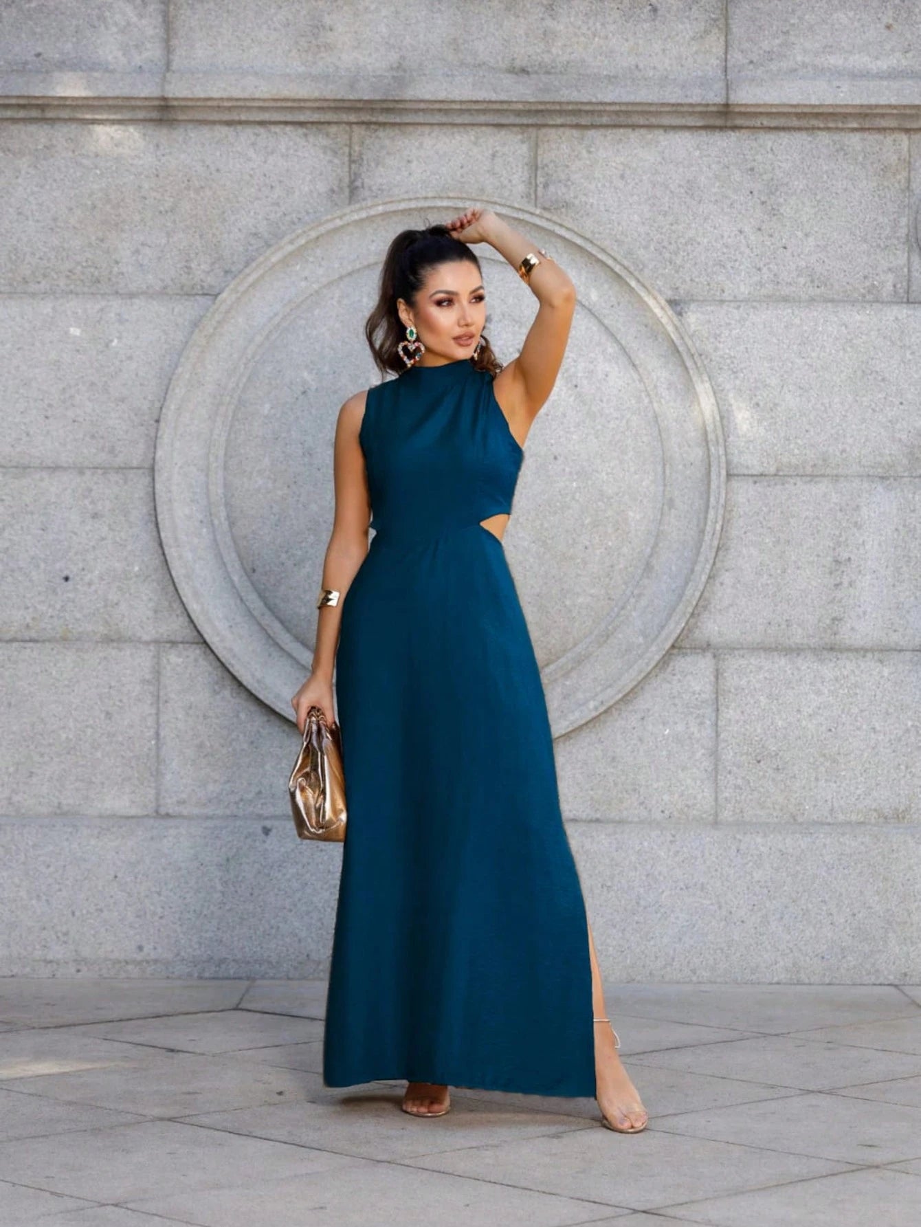 Vestido Longo Elegante com Vazado e Gola Alta - Nelima