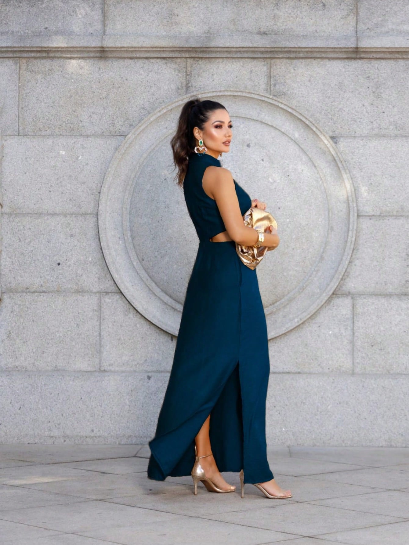 Vestido Longo Elegante com Vazado e Gola Alta - Nelima