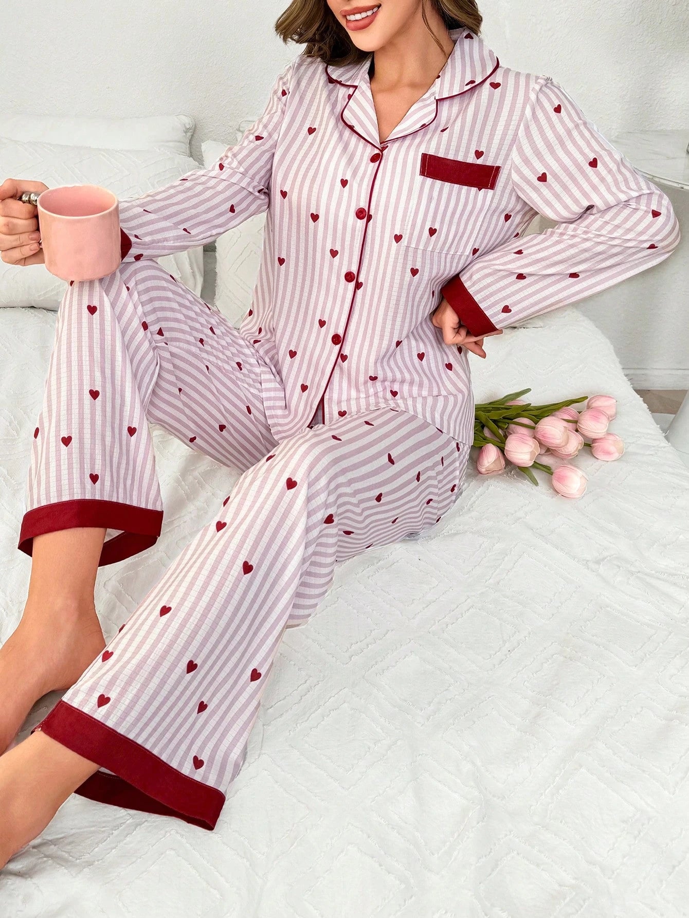 Conjunto de Pijama de Manga Longa com Calça Longa e Colarinho com Estampa de Coração Listrada