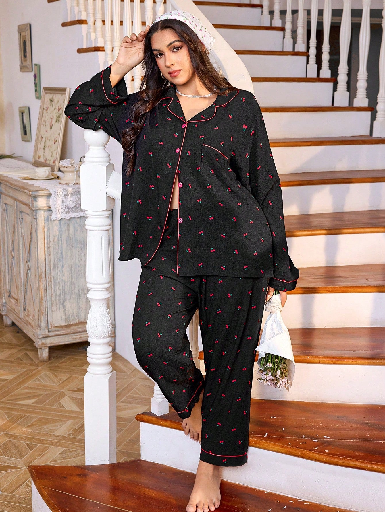 SHEIN Conjunto de Pijama Plus Size Confortável com Estampa de Cereja, Top e Calça
