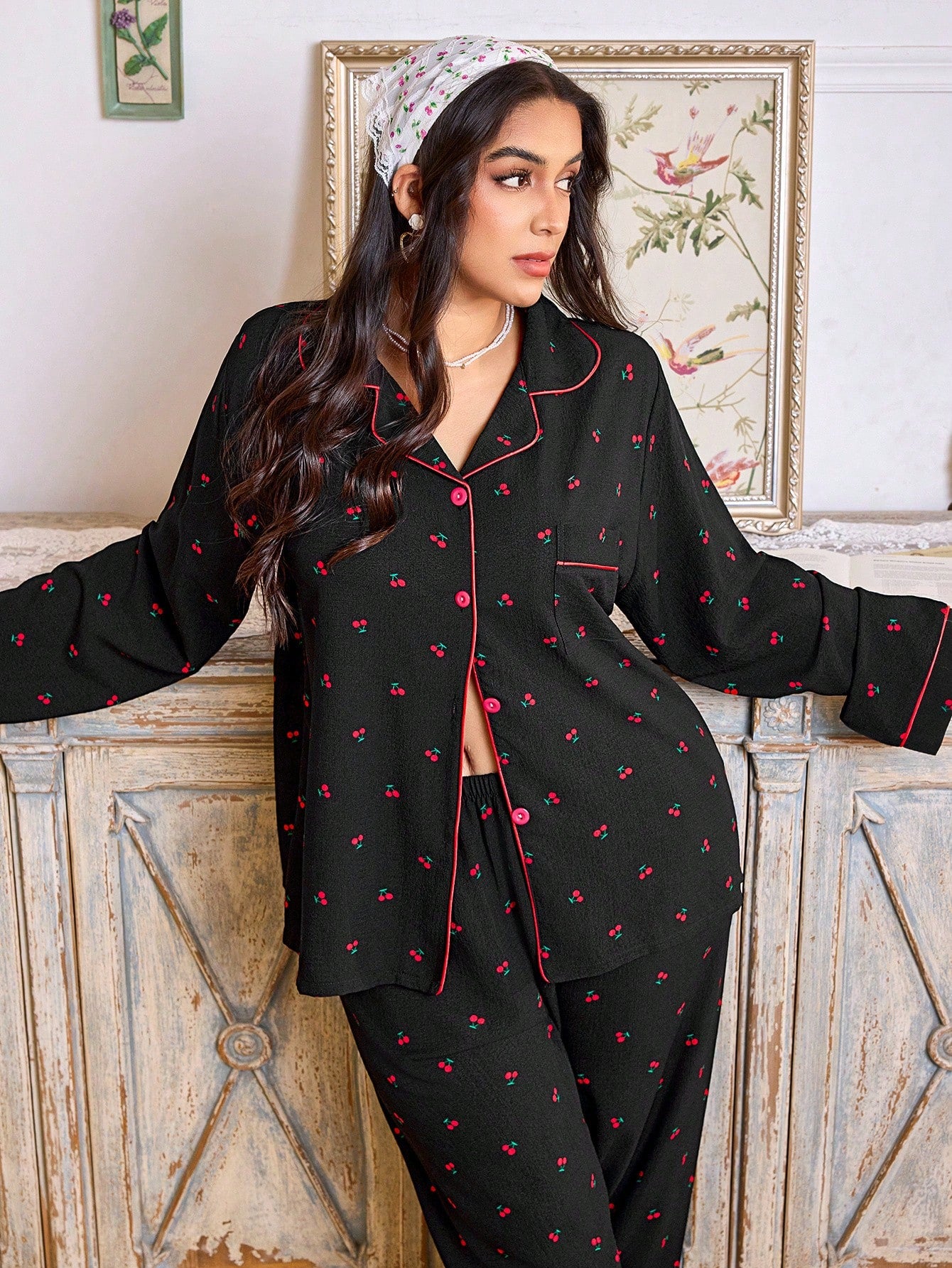 SHEIN Conjunto de Pijama Plus Size Confortável com Estampa de Cereja, Top e Calça
