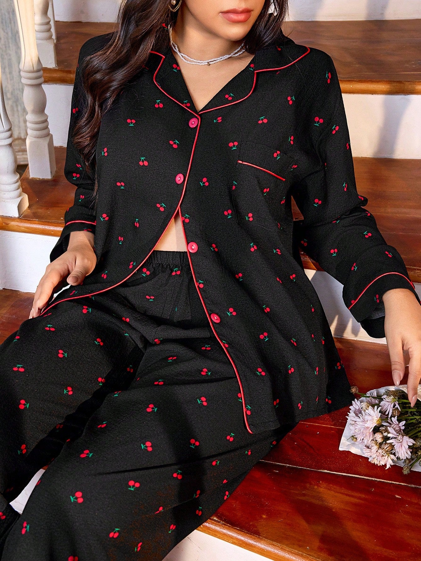 SHEIN Conjunto de Pijama Plus Size Confortável com Estampa de Cereja, Top e Calça