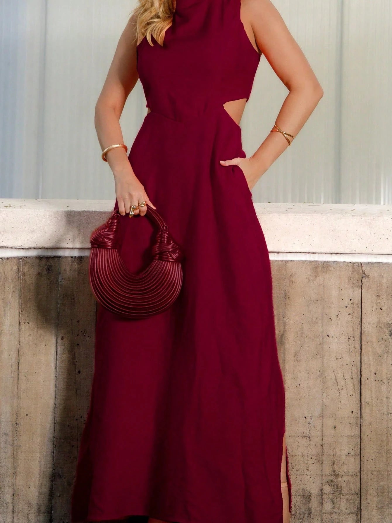 Vestido Longo Elegante com Vazado e Gola Alta - Nelima