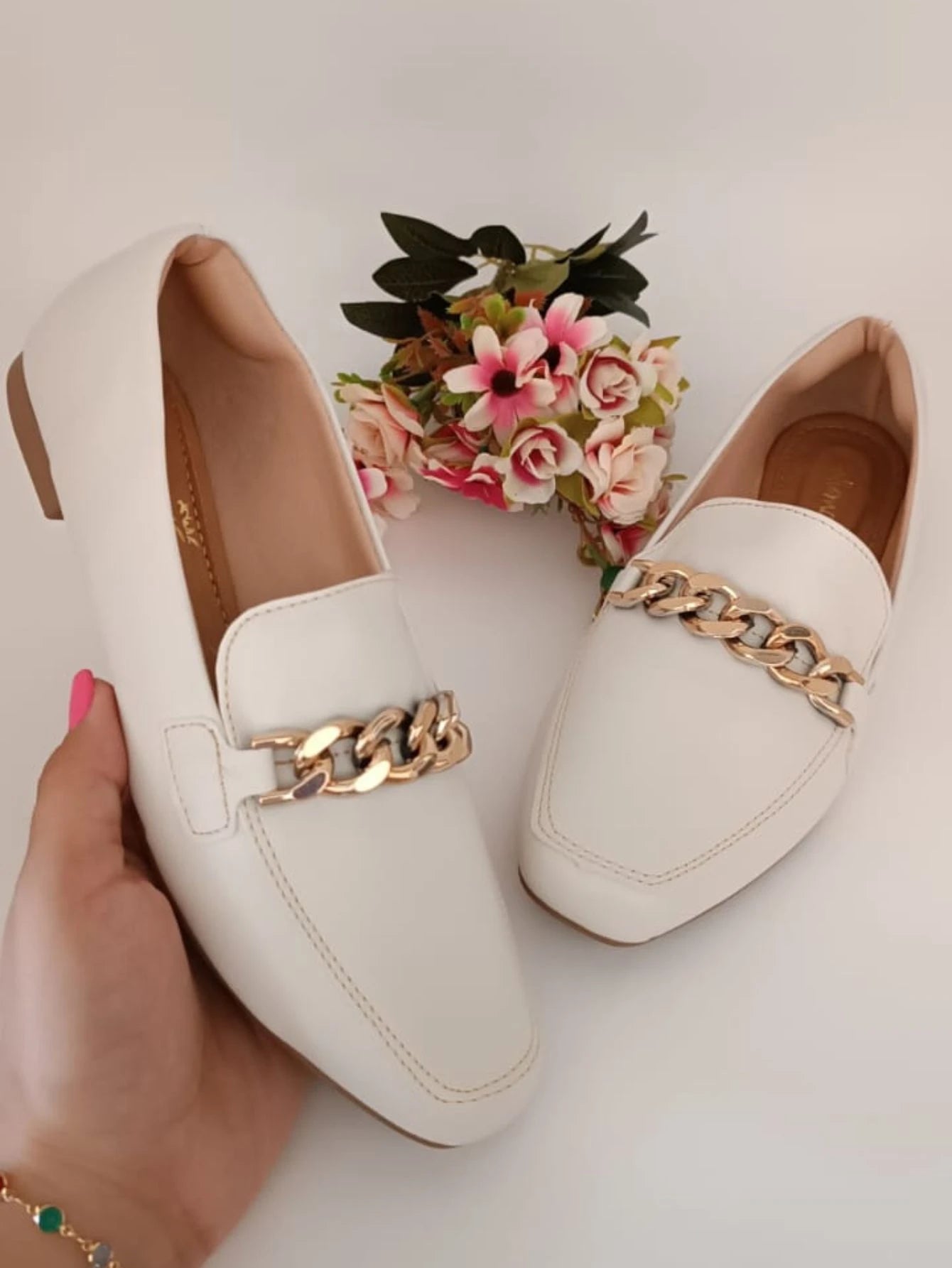 Mocassim Feminino com Corrente Dourada - Nelima