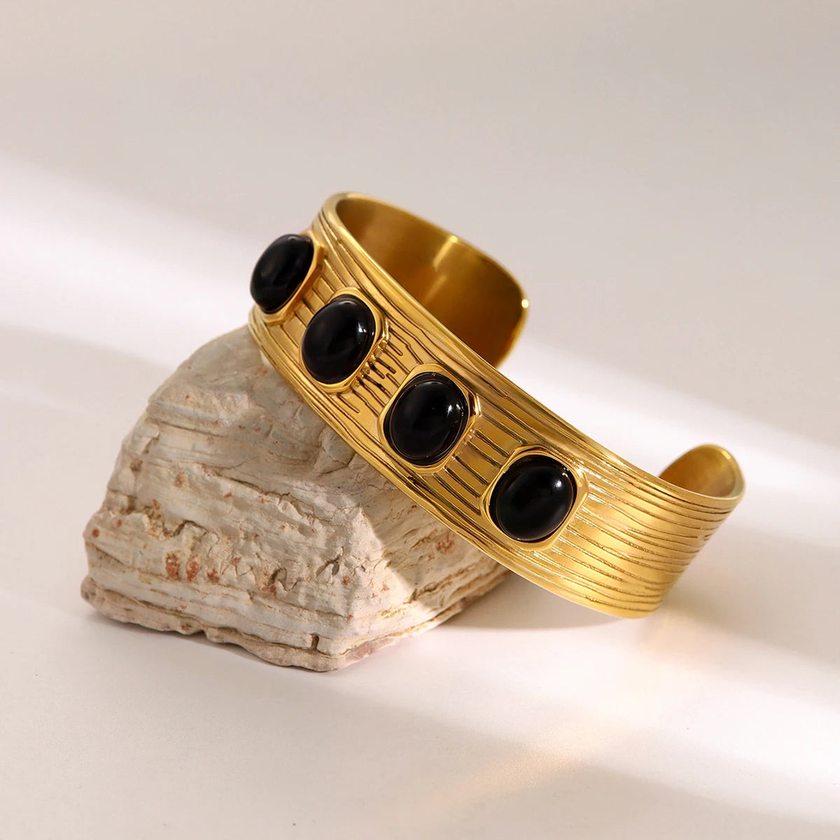 Pulseira Cuff Geométrica Dourada - Le Belle