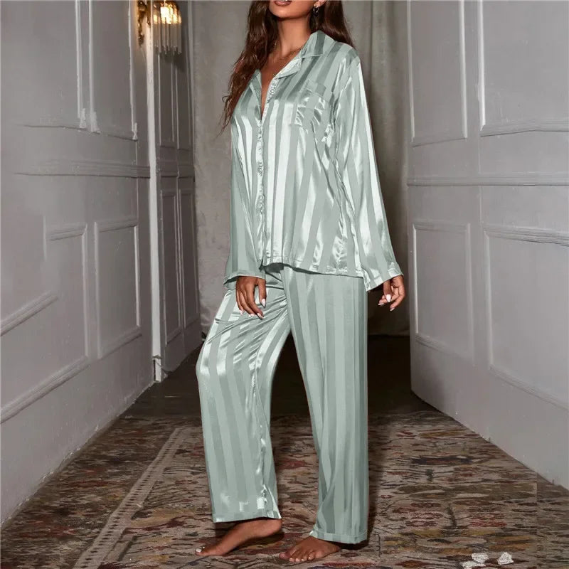 Conjunto de Pijama Listrado Feminino - Nelima