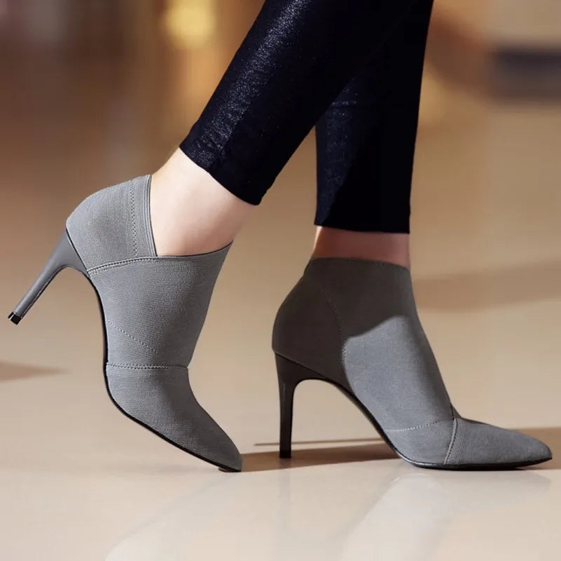 Bota Feminina de Camurça com Salto Fino de 8,5 cm - Le Belle