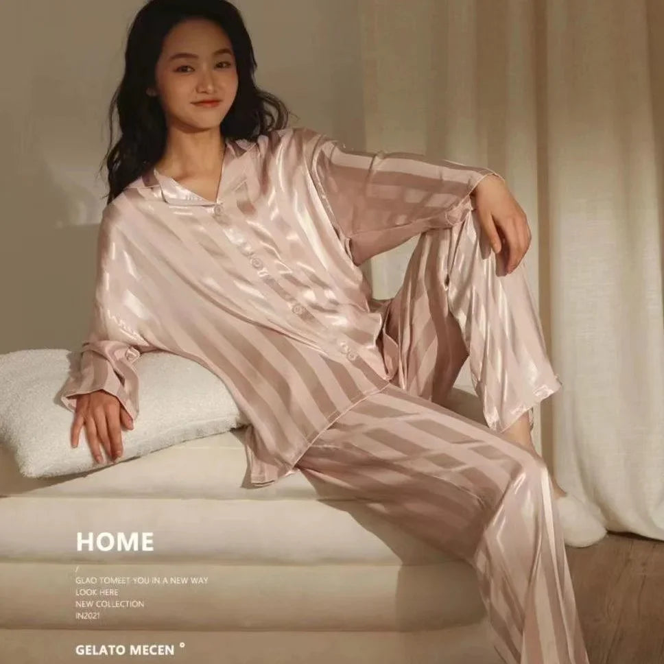 Conjunto de Pijama Listrado Feminino - Nelima