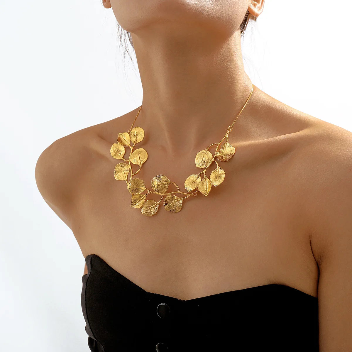 Colar Vintage Folhas Douradas - Le Belle