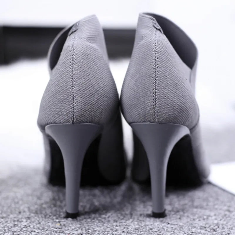 Bota Feminina de Camurça com Salto Fino de 8,5 cm - Le Belle