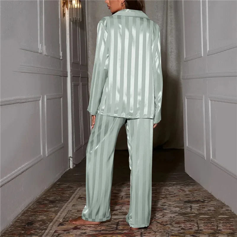 Conjunto de Pijama Listrado Feminino - Nelima