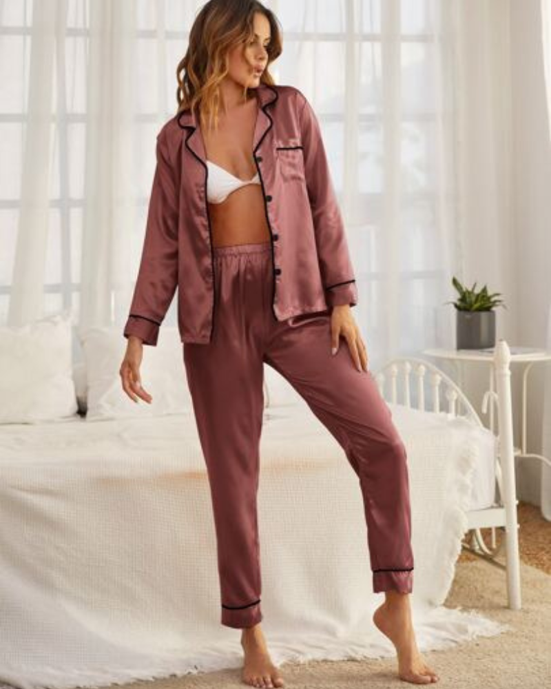 Pijama de Cetim Elegante com Botões e Detalhes Contrastantes - Nelima