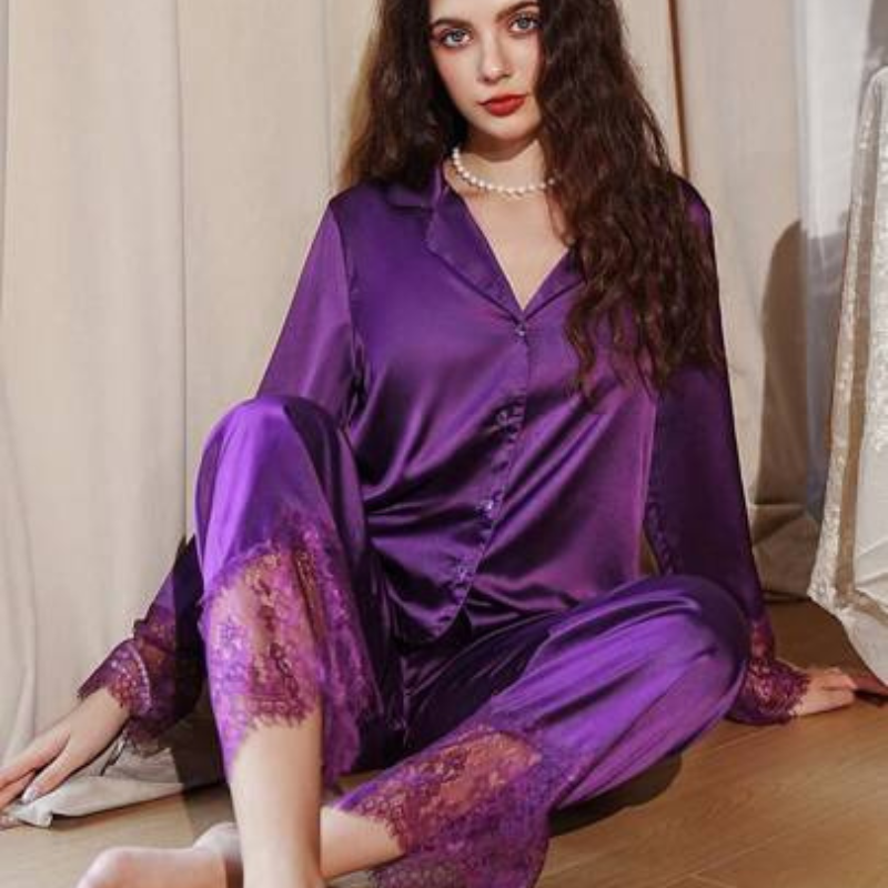Conjunto de Pijama Elegante em Cetim com Renda - Nelima