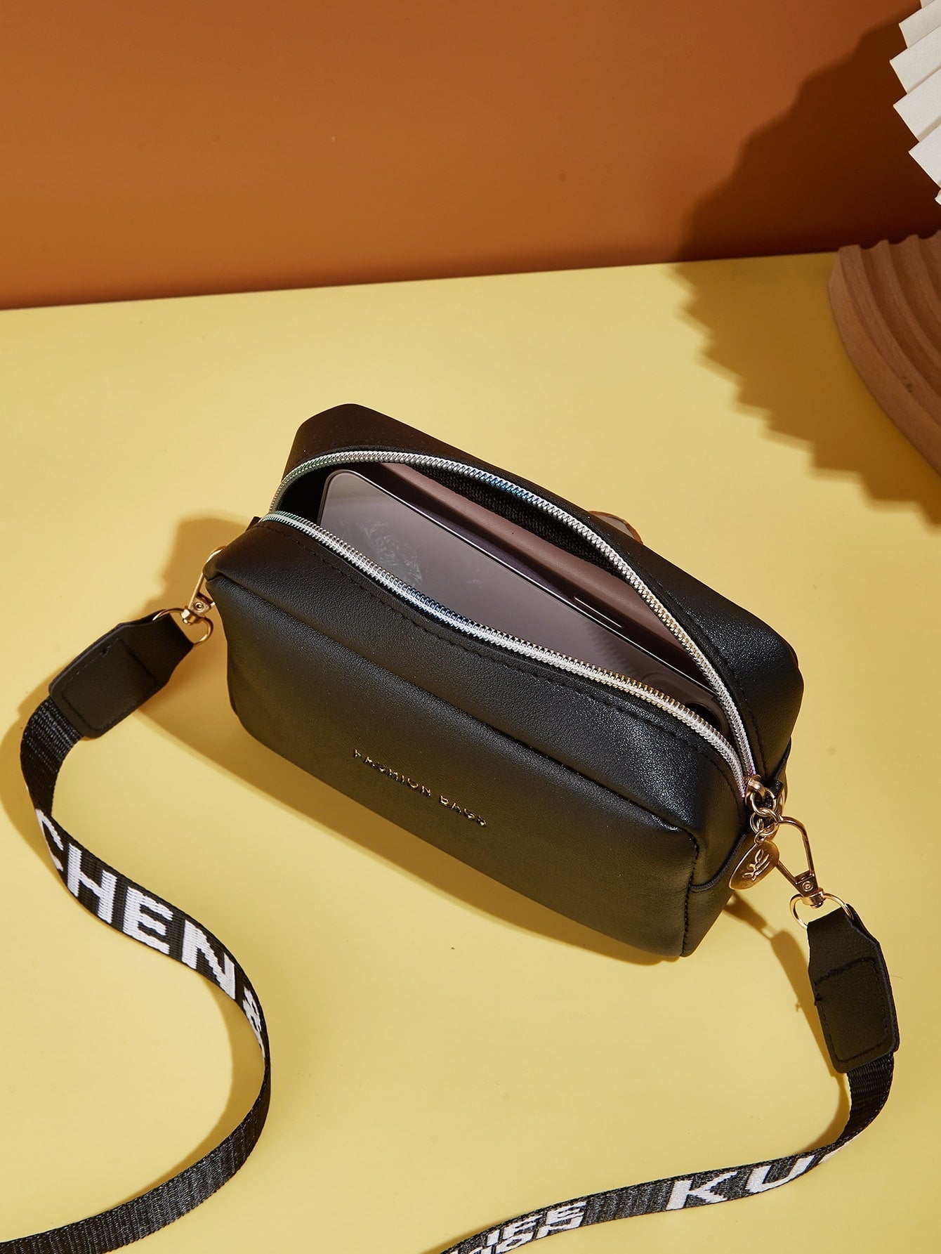 Mini Bolsa Elegante em Couro PU com Estampa de Letras - Le Belle