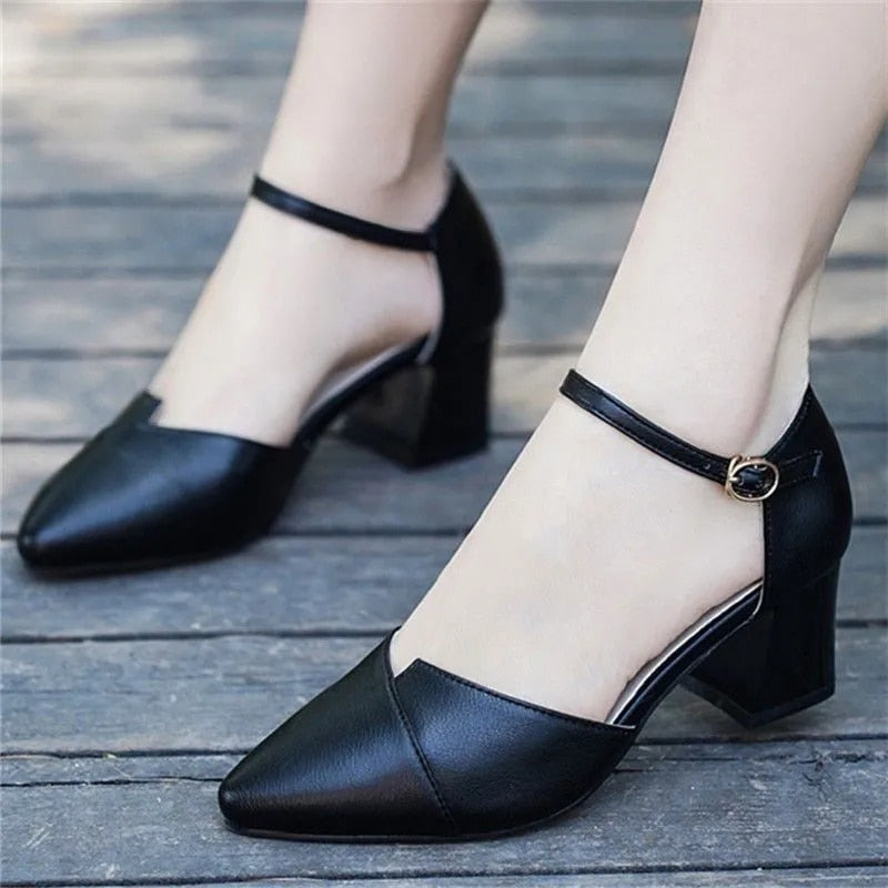 Scarpin Feminino com Salto Bloco e Tira no Tornozelo - Nelima