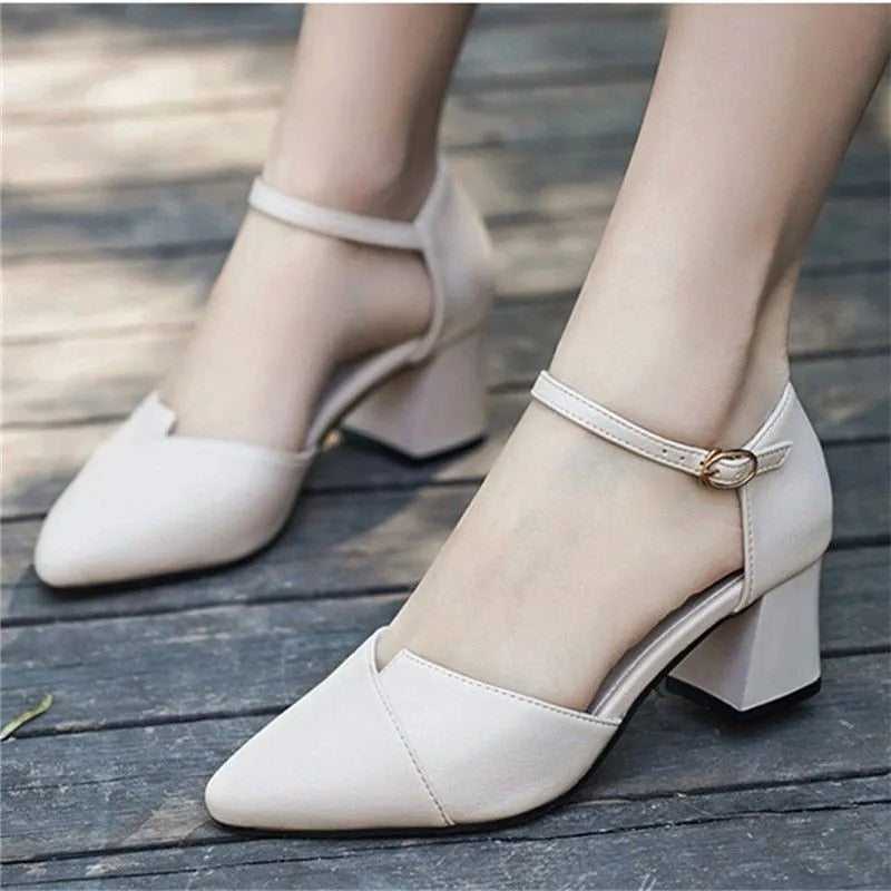 Scarpin Feminino com Salto Bloco e Tira no Tornozelo - Nelima
