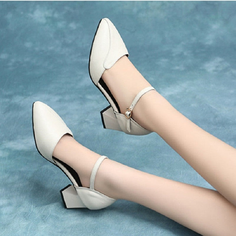 Scarpin Feminino com Salto Bloco e Tira no Tornozelo - Nelima