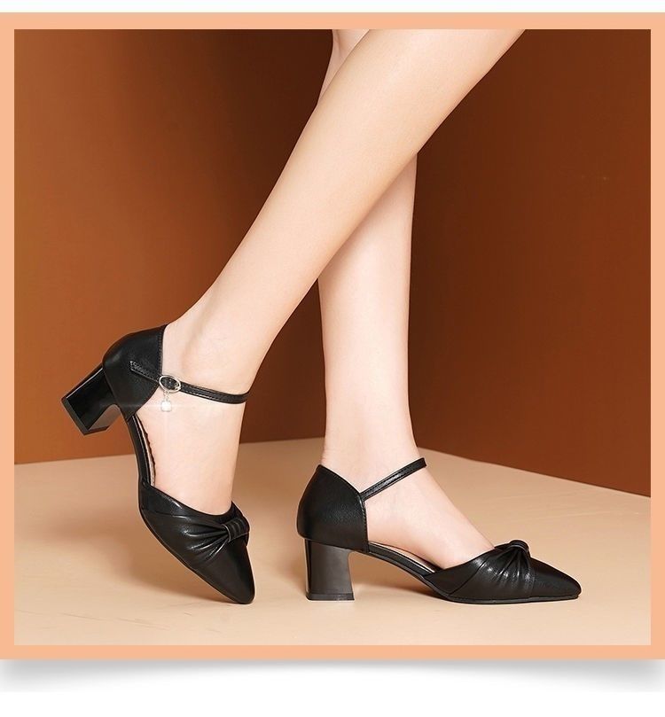 Scarpin Feminino com Salto Bloco e Tira no Tornozelo - Nelima
