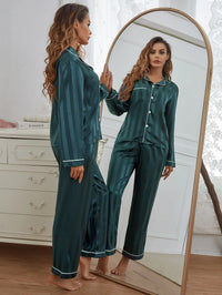 Pijama Feminino de Cetim Verde com Listras – Conforto e Sofisticação