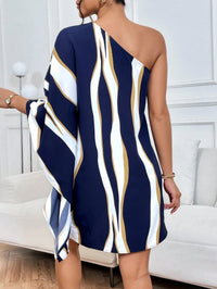 Vestido Listrado de Um Ombro Só – Elegância Moderna e Caimento Leve (PP ao GG)