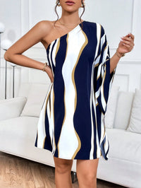 Vestido Listrado de Um Ombro Só – Elegância Moderna e Caimento Leve (PP ao GG)