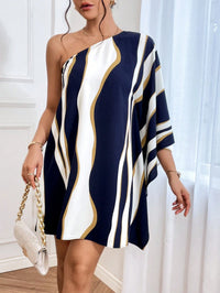 Vestido Listrado de Um Ombro Só – Elegância Moderna e Caimento Leve (PP ao GG)