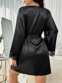 Robe Curto em Cetim com Renda Preto – Elegância e Sofisticação