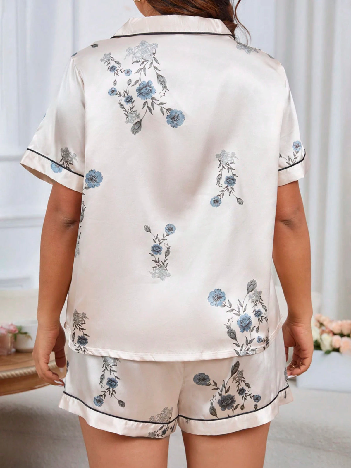 Pijama Floral Acetinado Plus Size com Botões – Conforto e Elegância do G1 ao G5