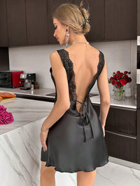Camisola em Cetim Preto com Renda – Sensualidade e Elegância Noturna