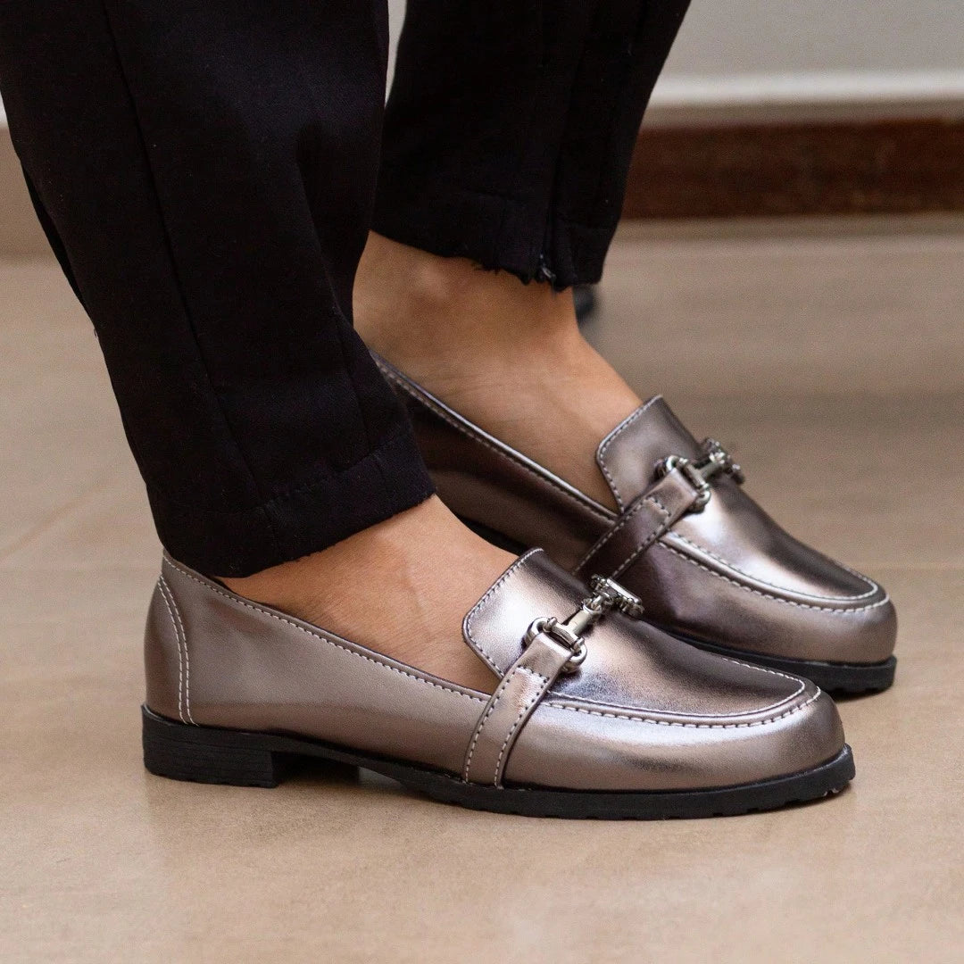 Vendedor IndicadoMocassim Feminino Prata Velho Onix Metalizado Sola Tratorada Baixa Clássico Atemporal Casual Loafer Sapatilha