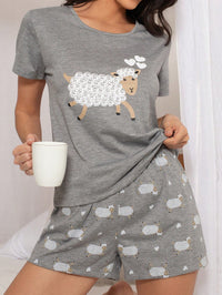 Pijama Curto Feminino Cinza Estampado de Ovelhinhas – Conforto e Estilo para Dormir Bem