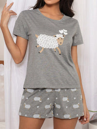 Pijama Curto Feminino Cinza Estampado de Ovelhinhas – Conforto e Estilo para Dormir Bem