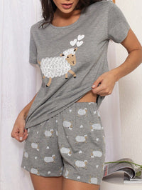 Pijama Curto Feminino Cinza Estampado de Ovelhinhas – Conforto e Estilo para Dormir Bem