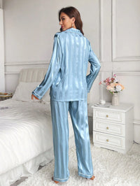 Pijama Feminino de Cetim Azul com Botões