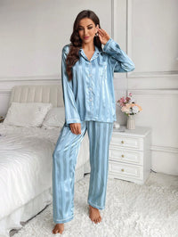 Pijama Feminino de Cetim Azul com Botões
