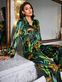 CONJUNTO DE PIJAMA EM CETIM ESTAMPA SAFARI