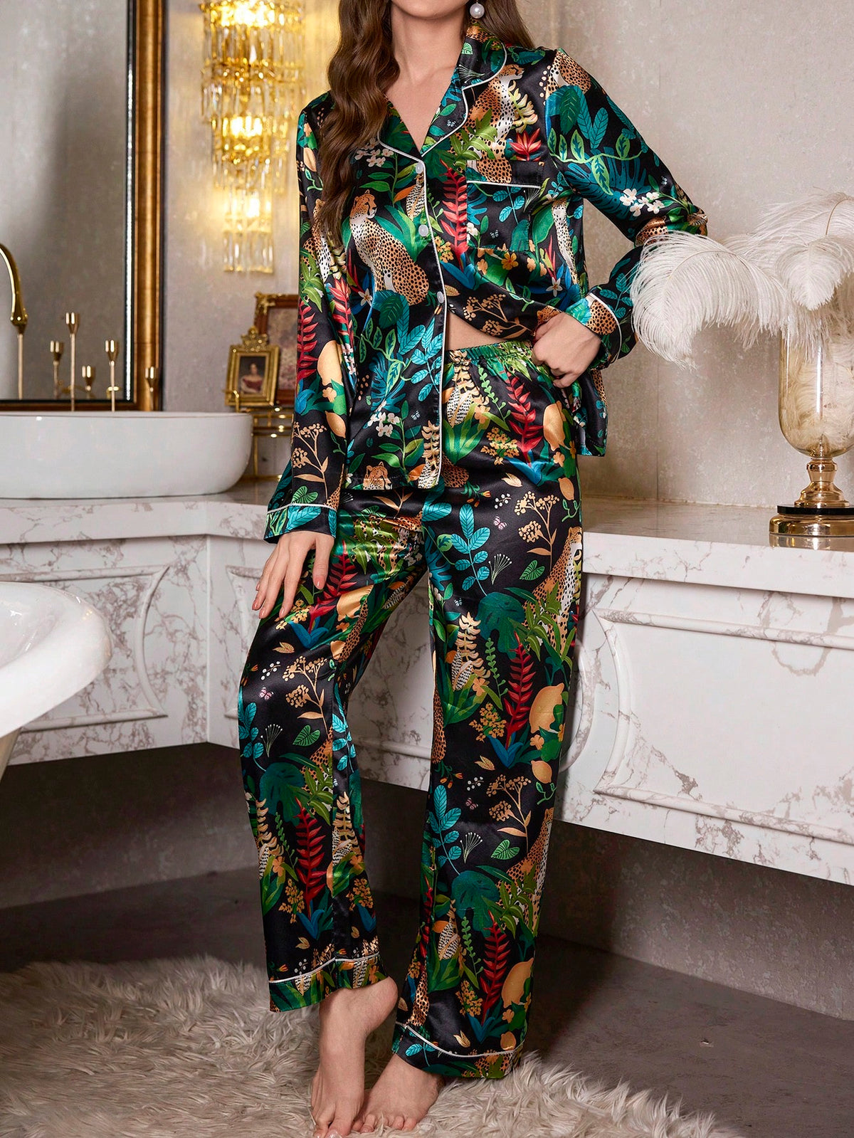 Pijama Feminino de Cetim com Estampa Tropical 