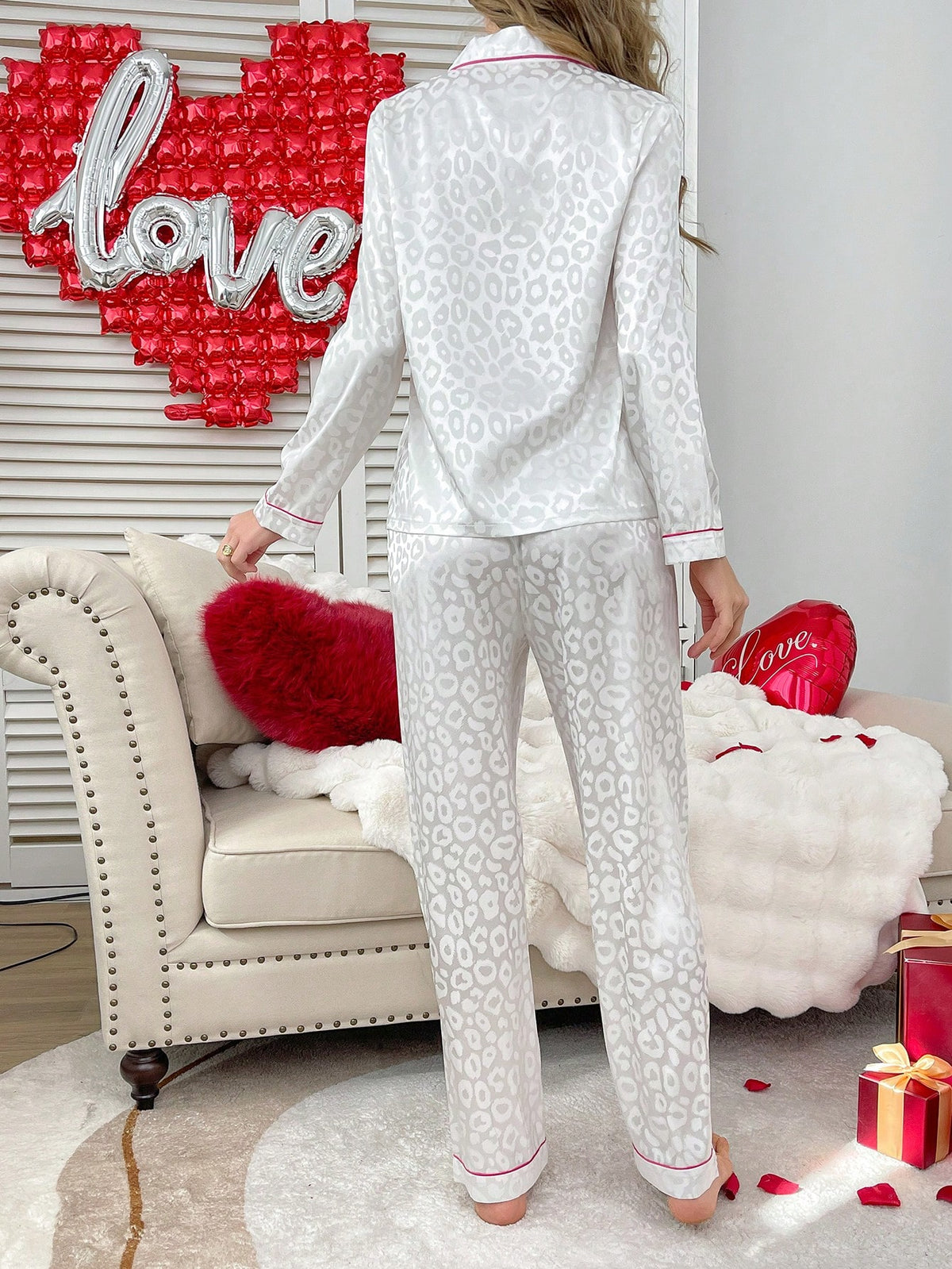 Pijama Feminino Branco Estampado em Cetim - Nelima