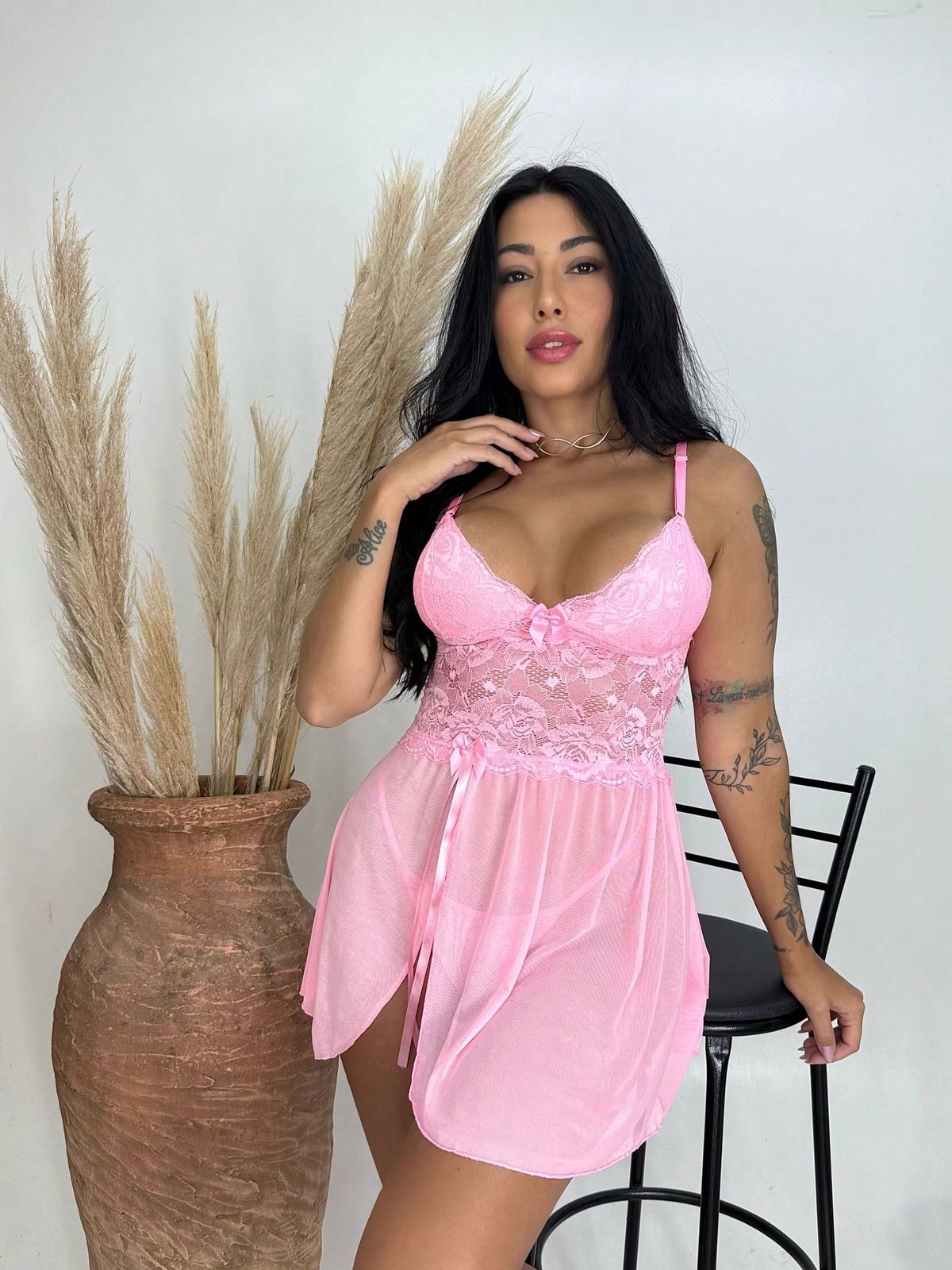 CAMISOLA BABYDOLL ASSIMÉTRICA COM RENDA E LAÇO – ELEGÂNCIA ROMÂNTICA | NELIMA MODA