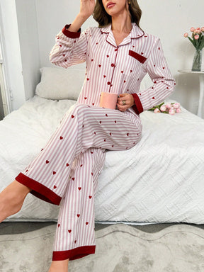 Pijama Feminino Listrado com Estampa de Corações – Nelima