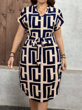 Vestido Midi Plus Size Geométrico com Cinto – Estilo Sofisticado e Confortável